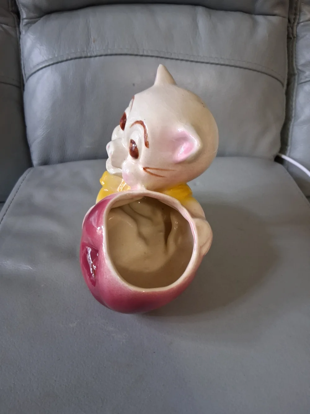 Vintage Shawnee Pottery Happy Pig With Apple Planter
